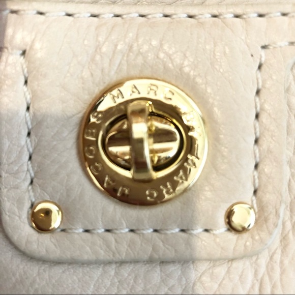 Marc by Marc Jacobs Off White Wristlet - Picture 6 of 10